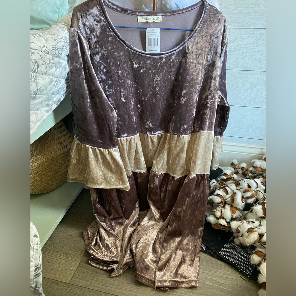 Size Medium velvet color block bell sleeve tunic